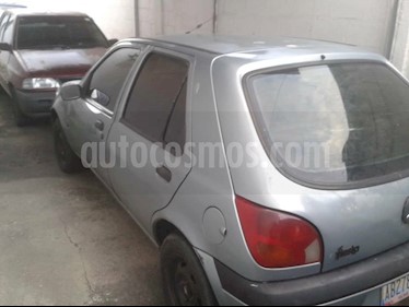 foto Ford Fiesta 1.6L usado (2002) color Gris precio BoF5.000.000