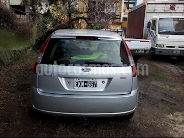 Foto venta Auto usado Ford Fiesta 4P Max Edge TDCi (2004) color Gris Plata precio $90.000