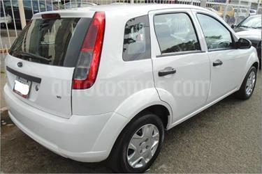 foto Ford Fiesta Move usado (2013) color Blanco Oxford precio BoF42.000.000