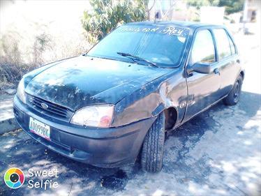 Foto Ford Fiesta sedan usado (2001) color Verde precio BoF25.000