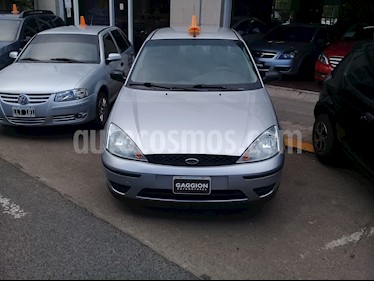 Foto venta Auto Usado Ford Focus Sedan 1.6L Ambiente (2006) color Gris Aluminium