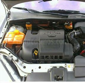 Foto venta carro usado Ford Focus SE (2006) color Gris Claro precio u$s2.600