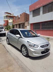 foto Hyundai Accent GL Sport Aut usado (2015) color Plata precio u$s11,300