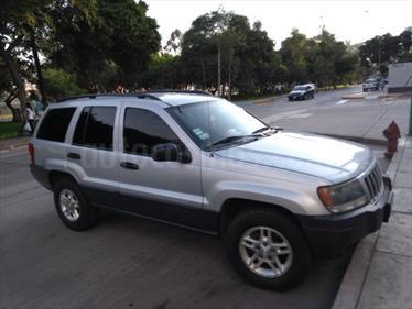 Jeep Cherokee 4.0 cc usado (2004) color Gris Plata precio u$s8,500