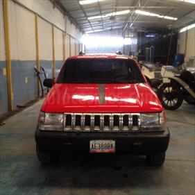 foto Jeep Cherokee Classic Auto. 4x4 usado (1998) color Rojo precio BoF40.000.000