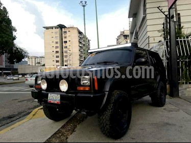 Foto venta carro usado Jeep Cherokee Classic Auto. 4x2 (1998) color Negro precio u$s2.900