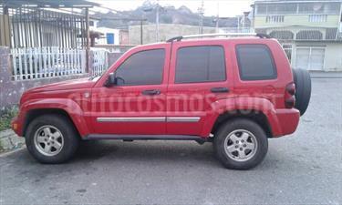 foto Jeep Cherokee Limited 4x4 usado (2006) color Rojo Carmesín precio u$s8.500