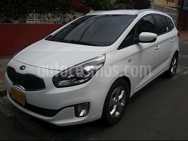 foto KIA Carens 2.0L Full Aut usado (2015) color Blanco precio $56.200.000
