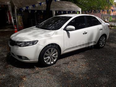 foto KIA Cerato Forte 1.6L usado (2012) color Blanco / Gris precio $35.000.000