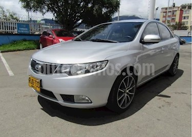 foto KIA Cerato Forte 1.6L usado (2012) color Gris precio $28.900.000