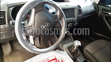 Foto KIA Cerato Pro 1.6L usado (2017) color Plata precio $52.000.000