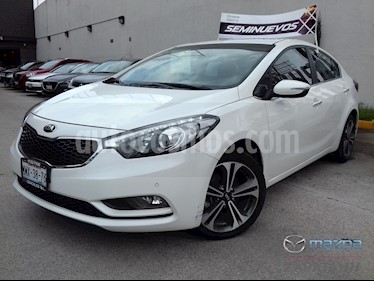 Foto venta Auto Seminuevo Kia Forte SX Aut (2016) color Blanco Perla precio $230,000