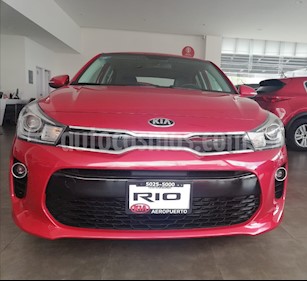 Foto venta Auto Seminuevo Kia Rio Hatchback EX Pack Aut (2018) color Rojo Fuego precio $275,000