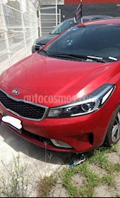 Foto venta Auto Seminuevo Kia Rio Hatchback LX (2017) color Rojo precio $275,000