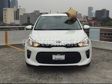 Foto venta Auto Seminuevo Kia Rio Sedan EX Aut (2018) color Blanco precio $247,000