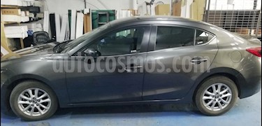 foto Mazda 3 2.0L V usado (2017) color Gris Oscuro precio $9.900.000