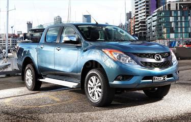 Foto Mazda BT-50 2.6L High 4x4 usado (2015) color Platino precio u$s45.000.000