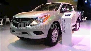 foto Mazda BT-50 2.6L Low 4x4 usado (2015) color Blanco precio BoF508.240.000