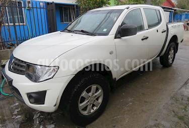 foto Mitsubishi L-200 2.5 Katana CRM Diésel 4X4 usado (2011) color Blanco precio $8.100.000
