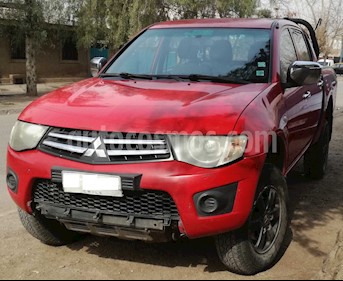 foto Mitsubishi L-200 2.5 Katana CRT Diésel 4X4 usado (2012) color Rojo precio $8.500.000
