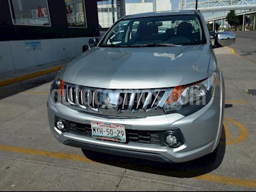 Foto venta Auto Usado Mitsubishi L200 4x2 2.5L DI-D Cabina Doble (2016) color Gris precio $297,000