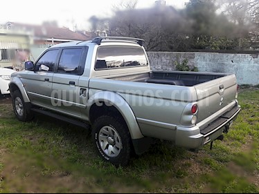 Foto venta Auto Usado Mitsubishi L200 4x4 2.4 DI-D High Power CD Aut (2004) color Gris precio $300.000