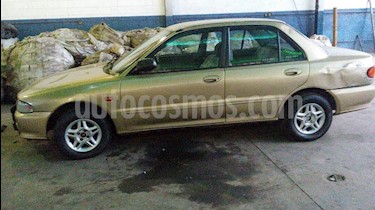 Foto venta carro usado Mitsubishi Lancer GLXi Sinc. (1998) color Bronce precio u$s750