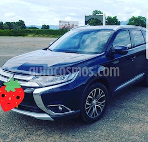Mitsubishi Outlander 2.4L 4x4 usado (2016) color Azul Cosmico precio $81.000.000