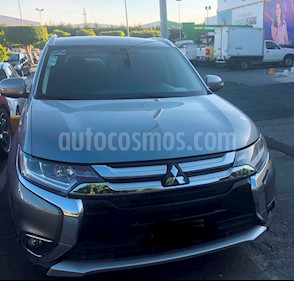 Foto venta Auto Seminuevo Mitsubishi Outlander 2.4L SE Plus (2016) color Gris Titanio precio $270,000