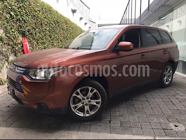 Foto venta Auto Seminuevo Mitsubishi Outlander 2.4L SE (2014) color Dorado precio $220,000