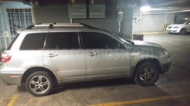 Foto venta Auto Seminuevo Mitsubishi Outlander Mitsubishi Outlander 2.4L Limited (2005) color Plata precio $70,000