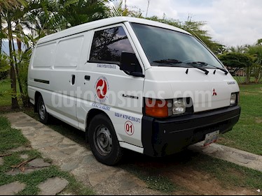 Foto Mitsubishi Van EXCEED L4 2.4i usado (2000) color Blanco precio u$s6.700
