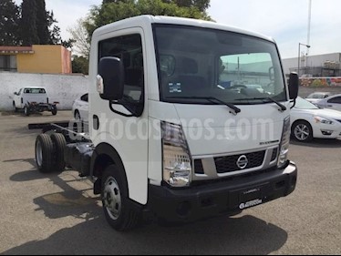 Foto venta Auto Seminuevo Nissan Cabstar NT400 CABSTAR EXTENDIDO A/C T/M (2017) color Blanco precio $405,000