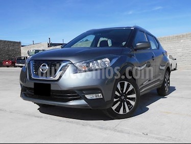 Foto venta Auto Seminuevo Nissan Kicks Advance Aut (2017) color Gris Oxford precio $268,000