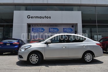 Foto venta Auto Usado Nissan Versa Advance (2017) color Plata Abedul precio $196,000