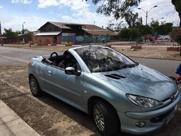 foto Peugeot 206 CC 1.6L usado (2003) color Gris precio $4.300.000