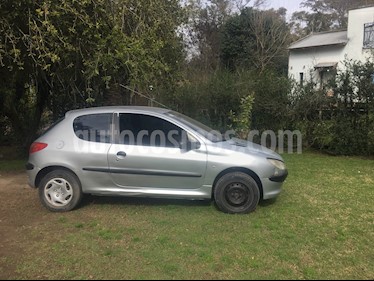 foto Peugeot 206 1.6 XR Pack 3P usado (2003) color Gris Plata precio $89.900