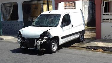 foto Peugeot Partner Origin 1.4L usado (2012) color Blanco Banquise precio u$s1.300