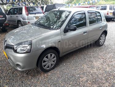 foto Renault Clio 1.2L Sport Style usado (2016) color Gris Beige precio $21.000.000