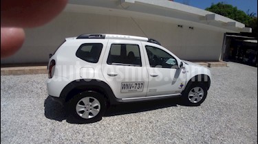 foto Renault Duster 2.0L Dynamique 45 Anniversaire 4x2 usado (2017) color Blanco Ártico precio $48.000.000