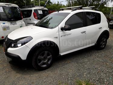 foto Renault Sandero Stepway 1.6L usado (2014) color Blanco Ártico precio $35.800.000