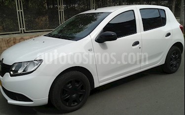 foto Renault Sandero 1.6 Authentique AA Mec 5P usado (2017) color Blanco precio $29.000.000