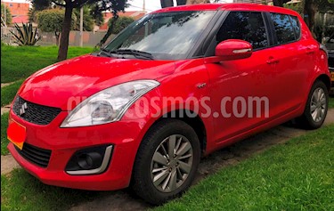 Foto Suzuki Swift GL usado (2017) color Rojo precio $32.500.000