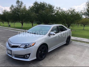 foto Toyota Camry SE 3.5L V6 usado (2013) color Plata Metálico precio $215,000