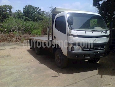 Foto venta carro usado Toyota Dyna 4.6 turbo 387 (2005) color Blanco precio u$s4.200