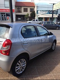 Toyota Etios Hatchback XLS usado (2014) color Gris Plata precio $460.000