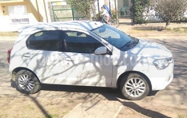 Foto venta Auto Usado Toyota Etios Hatchback XLS (2013) color Blanco