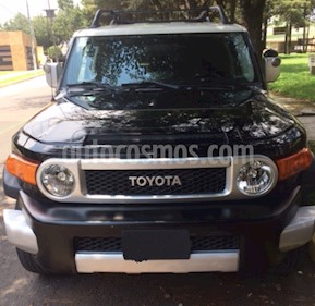 Foto venta Auto Seminuevo Toyota FJ Cruiser Premium (2008) color Negro precio $214,000