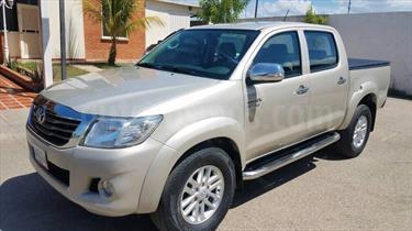 Foto venta carro usado Toyota Hilux Doble Cabina 4.0L 4x4 Aut (2013) color Arena Dorada precio u$s23.000