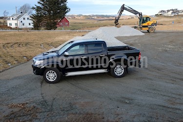 Toyota Hilux Doble Cabina Pick-up 4x2 L4,2.4,8v A 1 3 usado (2013) color Negro